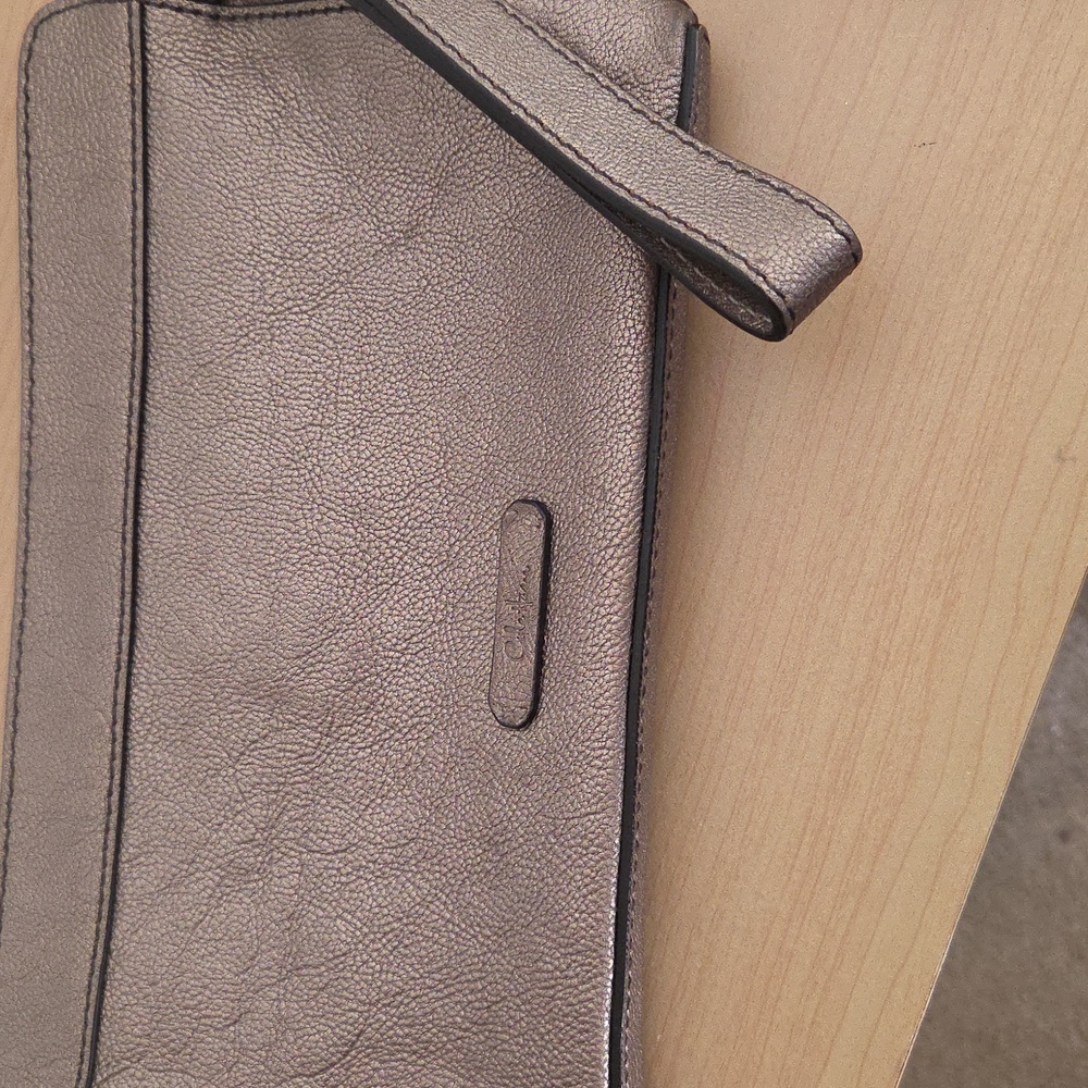 Cole Haan Metallic Wristlet EUC... NWT Badgley Mischka Notebook & Pen Set - Picture 5 of 9